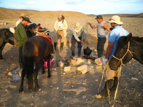 Egy csapat útja a Góbi-sivatagon át