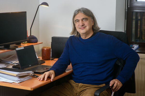 „Borzasztóan összetett és nehéz dolog embernek lenni”