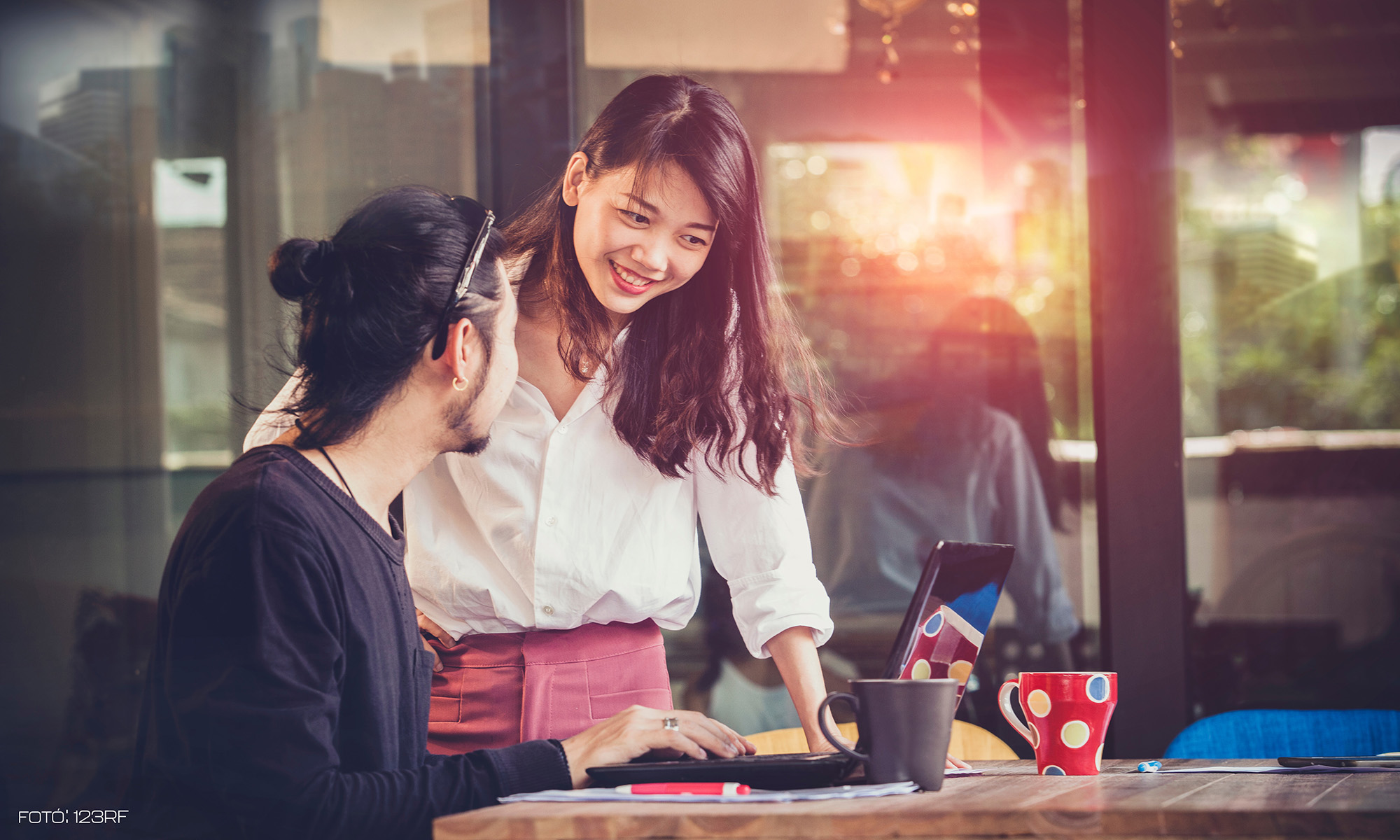 Mit mond el az akcentus egy személyről?