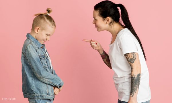 Az anyai helytelenítés a barátságok végét okozza